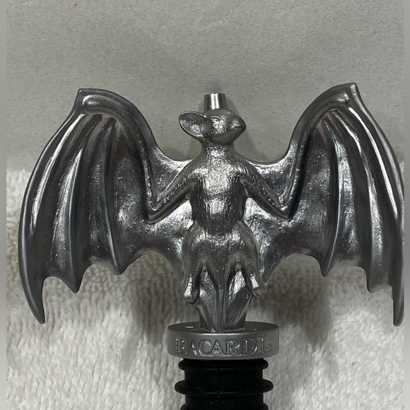 BACARDI RUM Solid Peter BAT Halloween Spooky Liquor Pourer Spout Dispenser - Picture 2 of 8